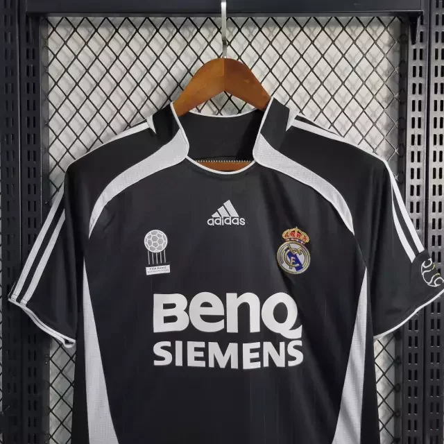 Camiseta Real Madrid Visitante 2006-2007 retro foto 3