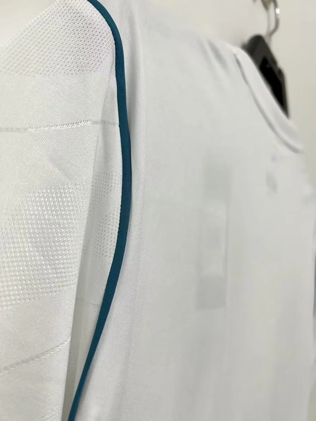 Camiseta Real Madrid Local 2017/2018 retro foto 2