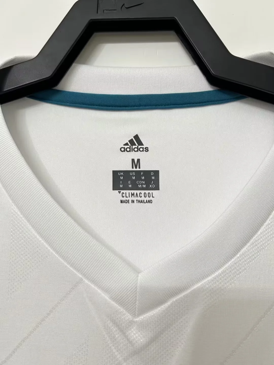 Camiseta Real Madrid Local 2017/2018 retro foto 3