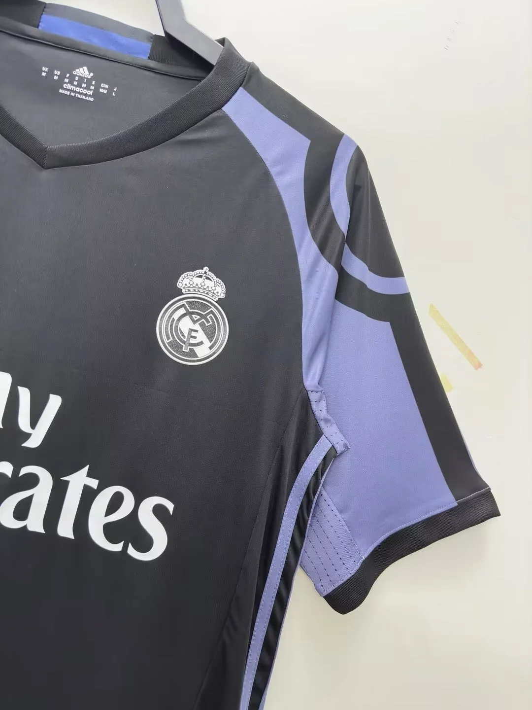 Camiseta Real Madrid Visitante 2 2016-17 retro foto 2