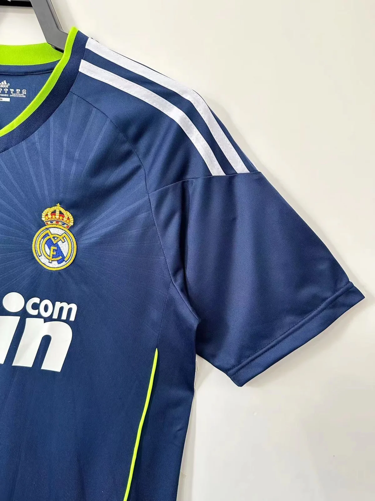 Camiseta Real Madrid Visitante 2010-11 retro foto 2