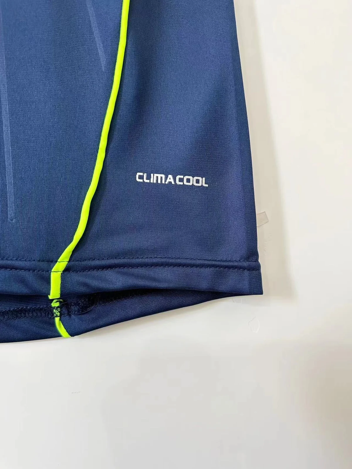 Camiseta Real Madrid Visitante 2010-11 retro foto 5