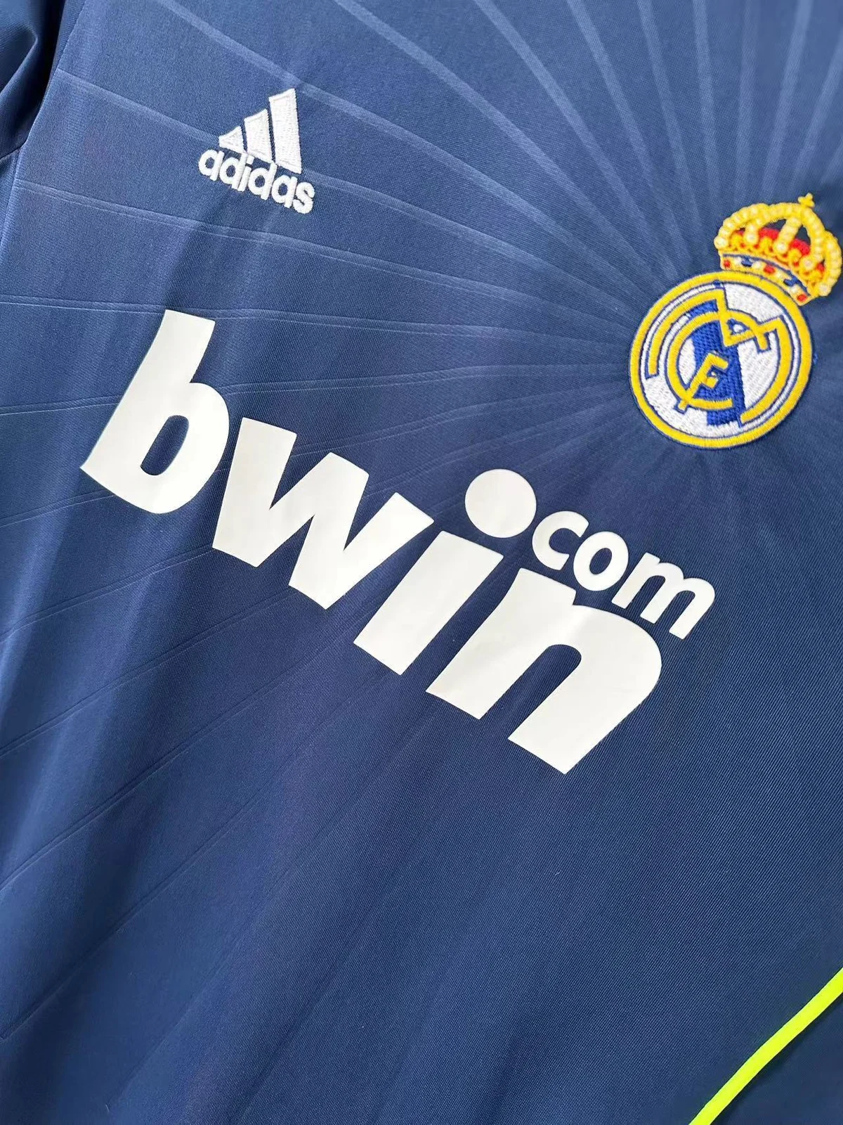 Camiseta Real Madrid Visitante 2010-11 retro foto 8