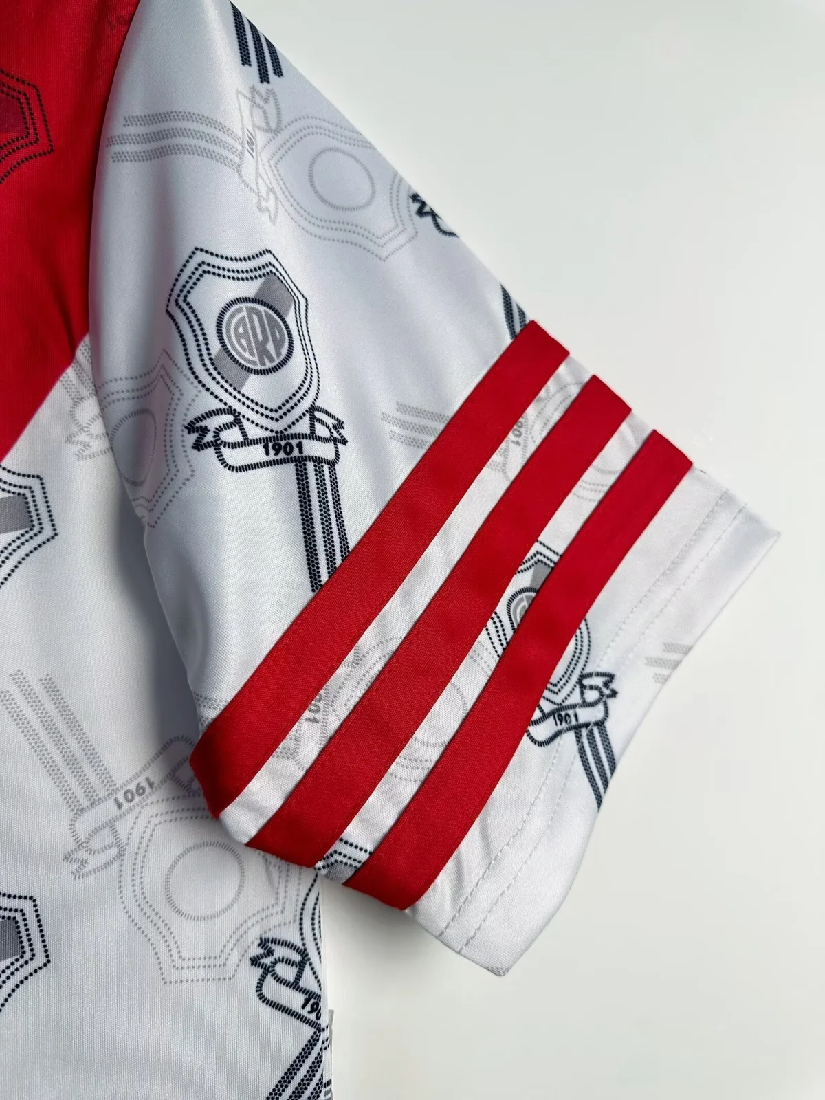 Camiseta River Plate Local 1996/1997 retro foto 4